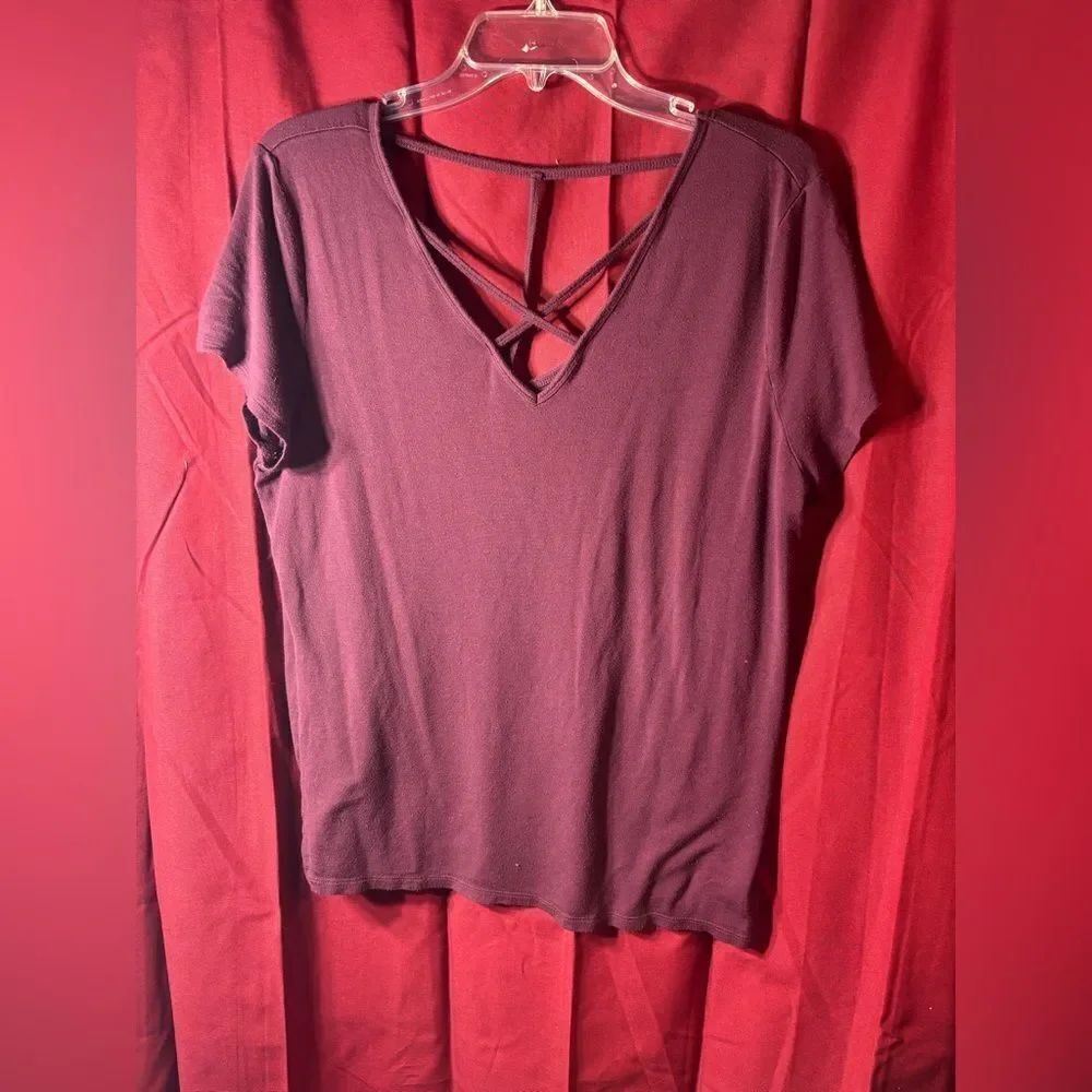 SO Burgundy Vneck Short Sleeve Women’s Size XLarge EPC
